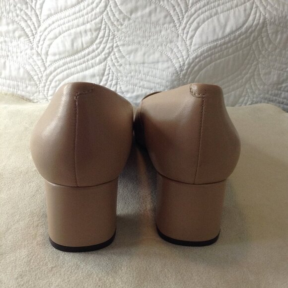 NIB Trotters "Kari", Nude Leather Low pumps, 10.5W, Professional, Collegiate - Picture 5 of 7